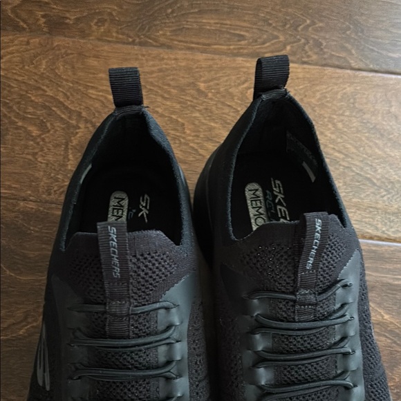 Skechers Men's Black Slip-on Athletic Shoes Size 8.5 - Picture 5 of 7